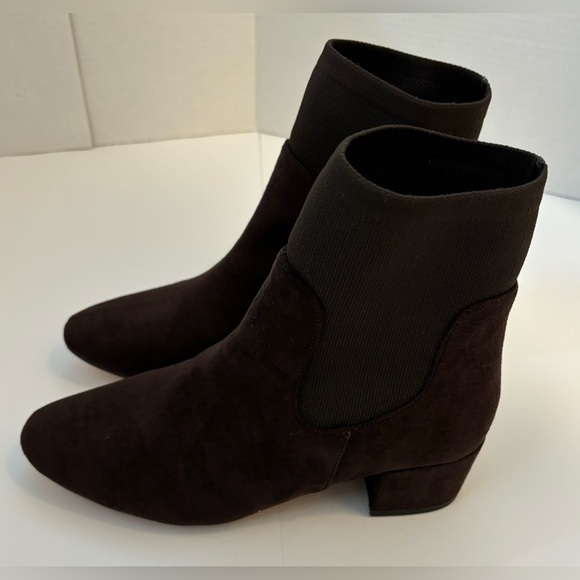 Cushionaire Women Brown Romi Block Heel Slip-On Ankle Boots Size 8 Fall Winter - Picture 4 of 15